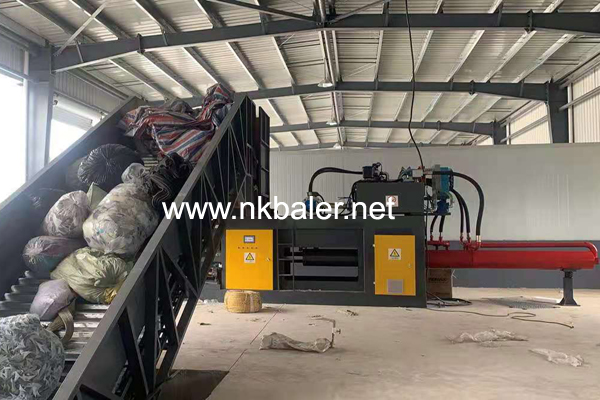 Full Automatic Hydraulic Baler (2)