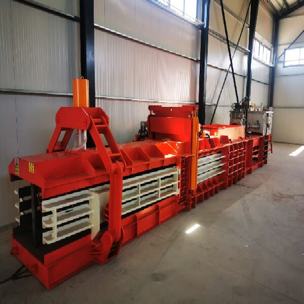 Horizontal Baler (7)