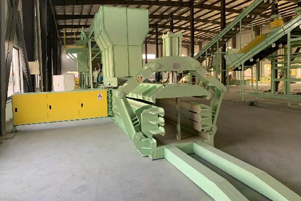 Plastic bottle baler (15)