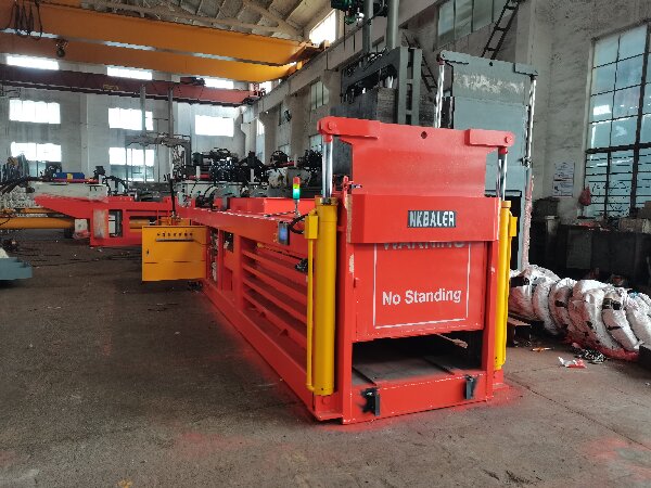 Semi-Automatic Horizontal Baler (90)