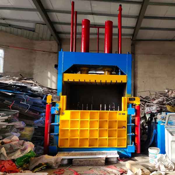 vertical metal baler (9)